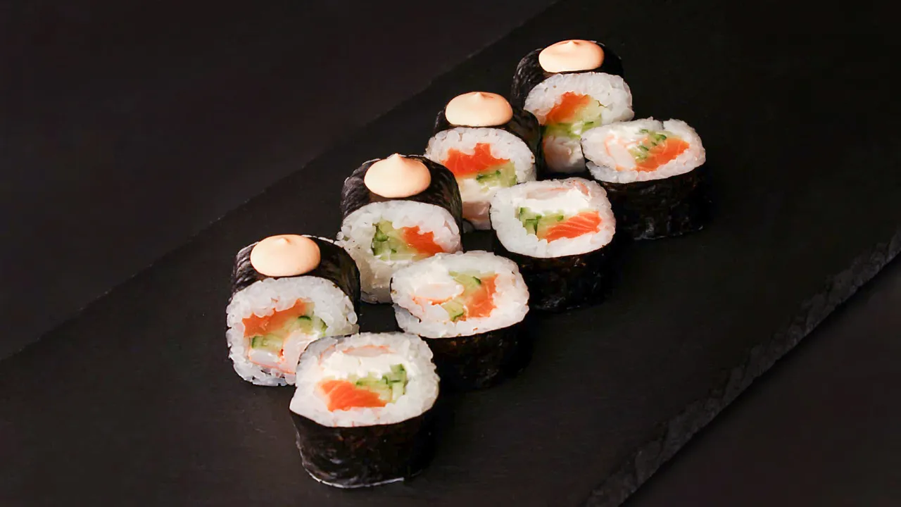 Спайси с лососем и креветкой (добавки не входят)