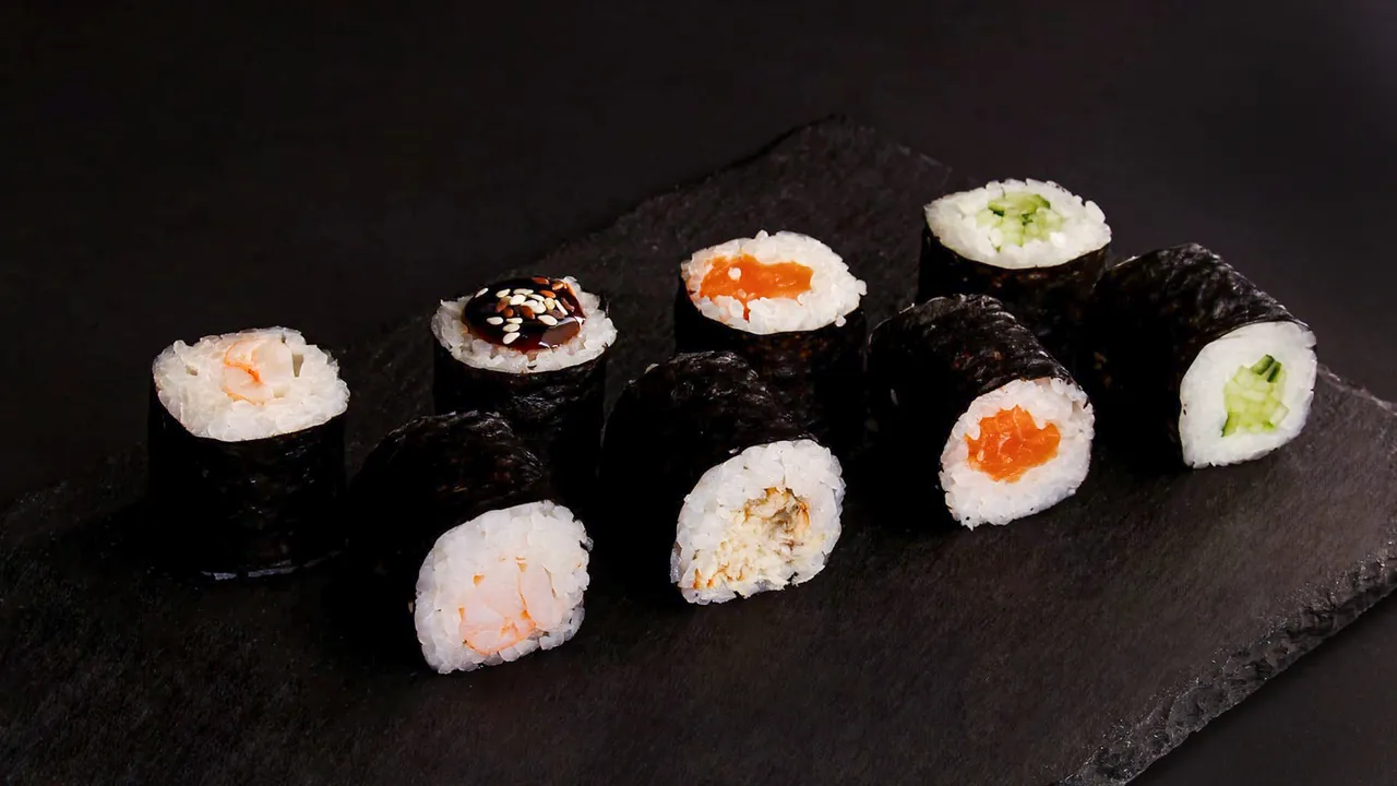 Мини ролл с огурцом (добавки не входят)